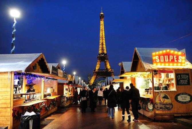 В Париже усилили досмотр на входе на рождественские ярмарки