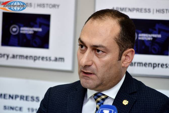 Artak Zeynalian a eu un aparté avec Nairi Hounanian à l’établissement pénitentiaire «Erevan-
Centre»