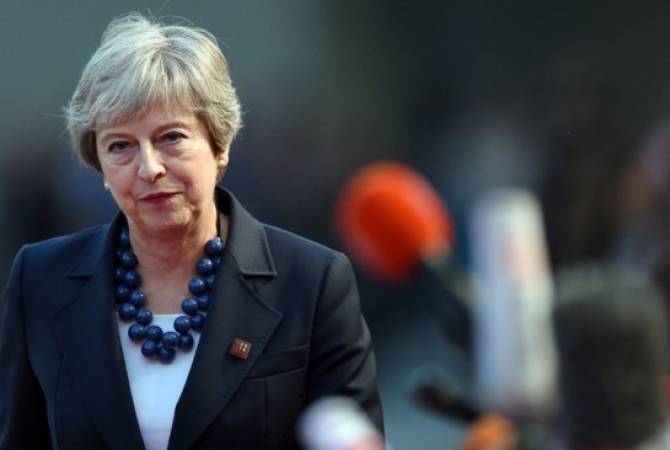 Британский парламент отказался обсуждать вопрос о вотуме недоверия премьеру