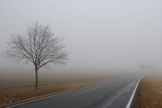 De la neige et du brouillard sur les autoroutes d’Arménie 