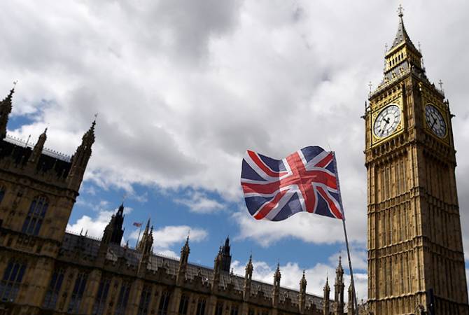 Четыре британских партии выступили с инициативой объявить вотум недоверия 
правительству