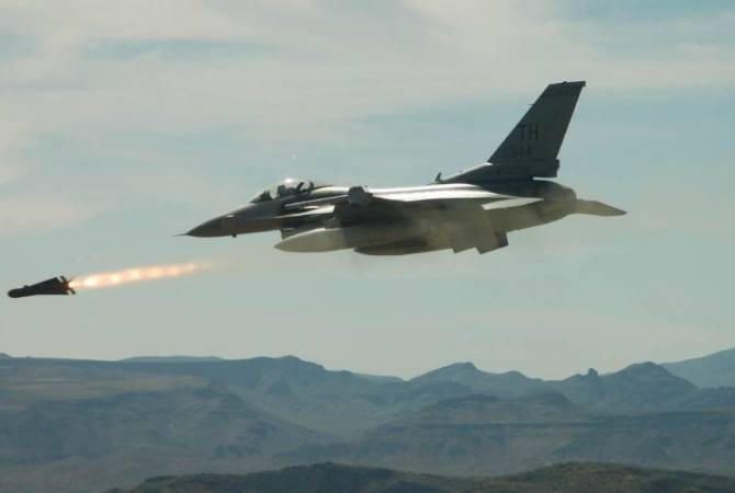 СМИ: ВВС аравийской коалиции нанесли удары по авиабазе в Сане