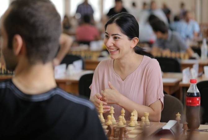 Лилит Мкртчян на одно очко отстает от лидеров на турнире в Шарже