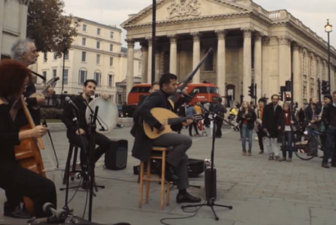 Եգիպտացի երգիչը Լոնդոնի կենտրոնական հրապարակում կատարել է «Նազանի» երգը