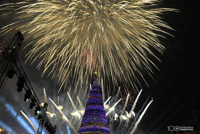 حسب استطلاع لشركة كالوب الدولية 70.6٪ من سكان العاصمة يريفان راضون عن شجرة الميلاد والزينة 
الرئيسية بتكلفة 150ألف دولار أمريكي