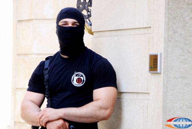  Yerevan cop caught red-handed by national security agents at bribe rendezvous 