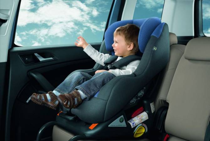Changements des règles de la circulation: sièges pour enfants en voiture 