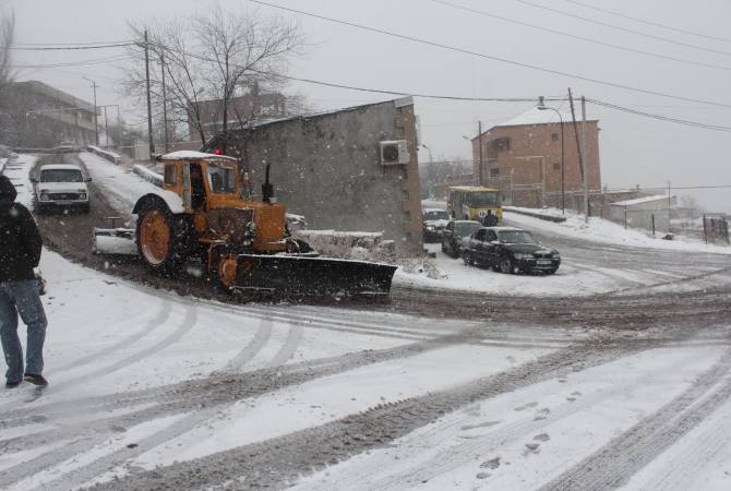 Yerevan deploys entire fleet of snow removing equipment 