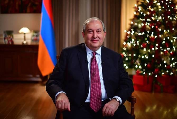 يمكن أن تصبح أرمينيا من ألمع نقاط العالم، أتمنى لكل واحد منكم، لكل مواطن أرميني، لكل أرمني بالعالم 
بأن يحقق أحلامه- رئيس الجمهورية أرمين سركيسيان كلمة تهنئة بمناسبة العام الجديد-
