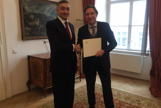 Посол Армен Папикян вручил копии верительных грамот главе  МИД Австрии