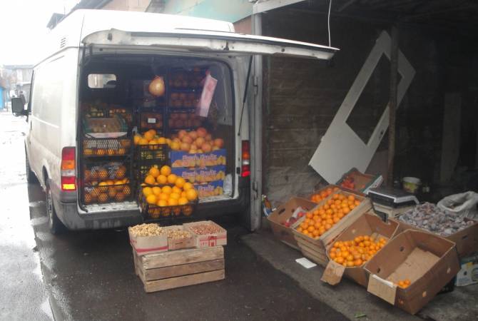 Мэрия Еревана направляет уличных торговцев на рынки, обещая равные условия