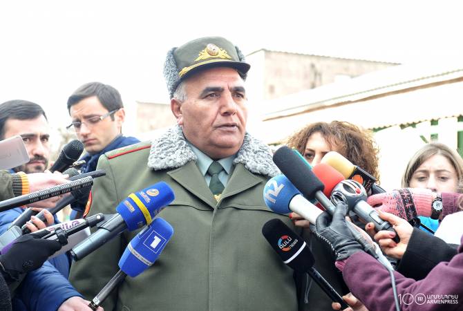 وفق إرشادات وزير دفاع أرمينيا ديفيت تونويان يُسمح للمجندين الجدد حمل هواتف محمولة-مع بعض القيود 
في خصائصها-