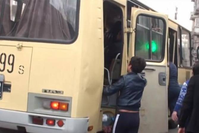 Une personne qui a participé à l’incident du bus transportant des conscrits  s’est présentée à la 
police 