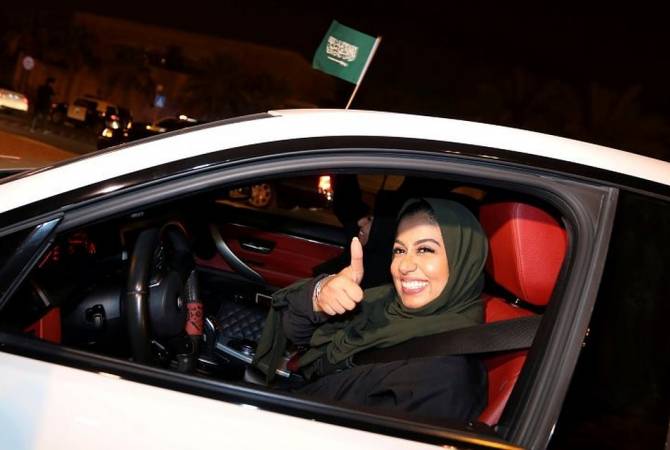 В Саудовской Аравии более 40 тысяч женщин получили водительские права