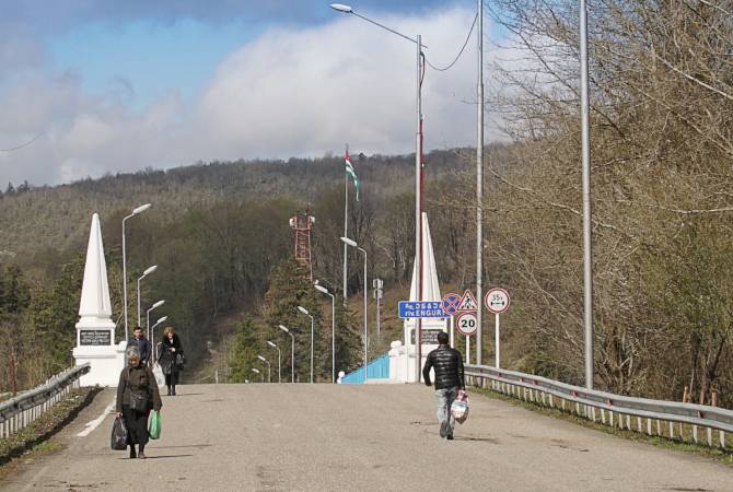 Абхазия закрыла границу с Грузией на два месяца из-за вспышки "свиного гриппа"