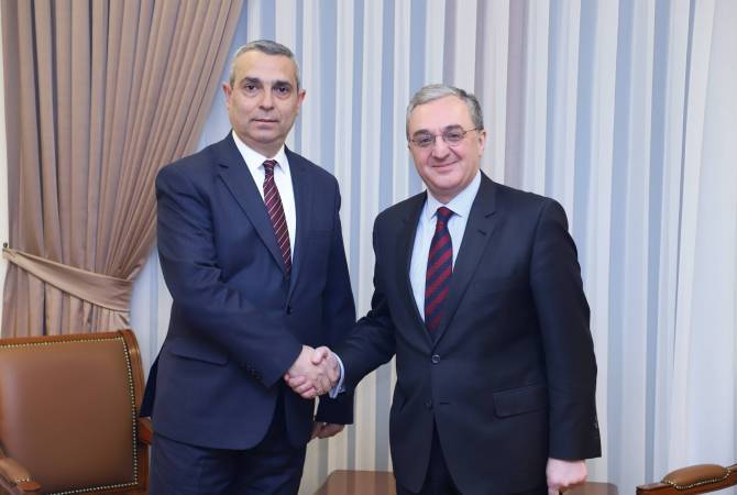 وزير الخارجية الأرميني بالنيابة زوهراب مناتساكانيان يلتقي دورياً مع وزير خارجية آرتساخ ماسيس مايليان