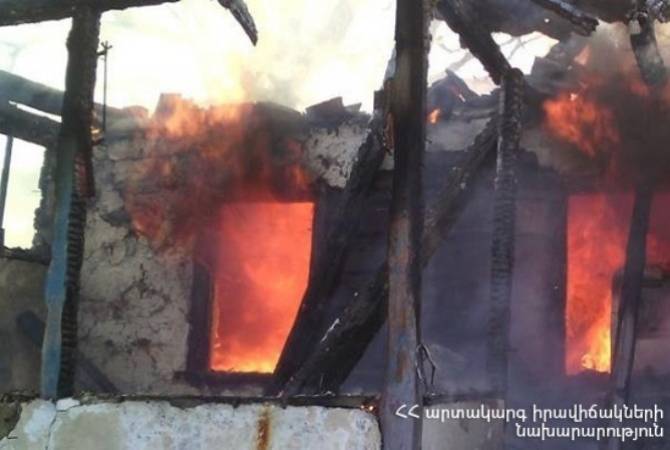  В селе Урасар Лорийской  области сгорел дом 