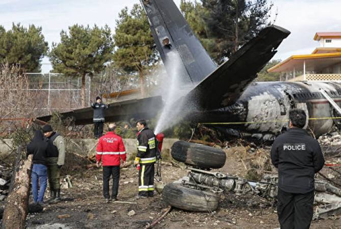 В Иране 15 человек погибли при крушении грузового самолета