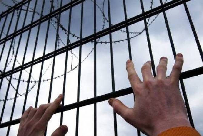 В тюрьмах Азербайджана голодовку проводят 10 политзаключенных