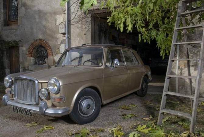 Charles Aznavour’s car to be auctioned in France