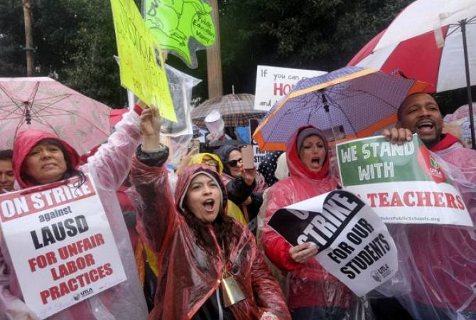 30,000 American teachers go on strike in Los Angeles 