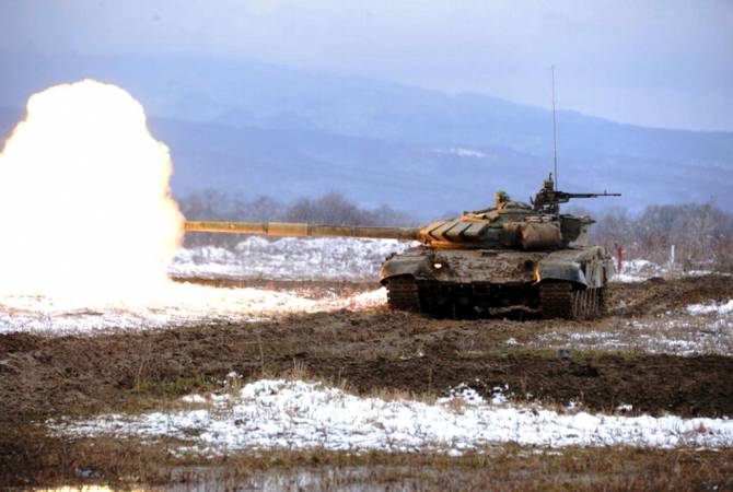 В Армении танкисты ЮВО отрабатывают двусторонний бой в «дуэлях» из штатного вооружения танков Т-72Б