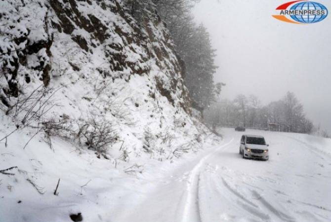 Stepantsminda-Larsi highway is closed for all types of vehicles