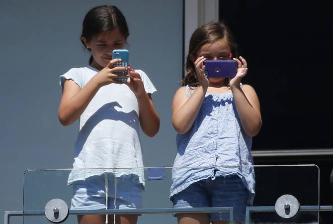 Исследование: мобильный телефон негативно влияет на успеваемость младшеклассников