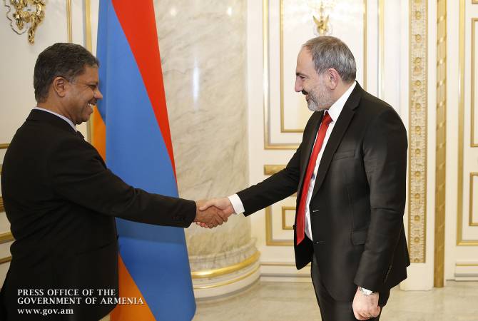 Никол Пашинян провел прощальную встречу с послом ОАЭ в Армении

