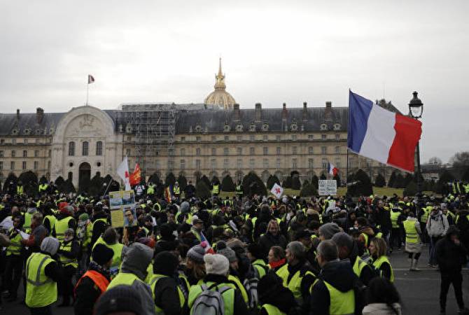 В ходе  акции «желтых жилетов» в Париже  арестовано 12 человек