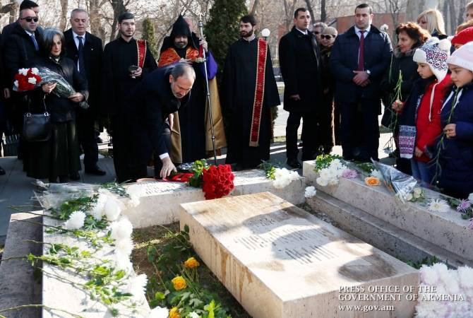 Cérémonie de la commémoration du centenaire de la poétesse Silva Kapoutikian au Panthéon 
Komitas et lecture d’une poésie: Premier ministre arménien