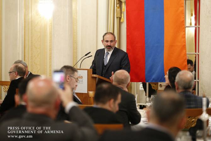 رئيس وزراء أرمينيا نيكول باشينيان يقيم عشاء عمل في زيوريخ مع ممثلي الغرفة التجارية السويسرية- 
الأرمنية ورجال أعمال سويسريين