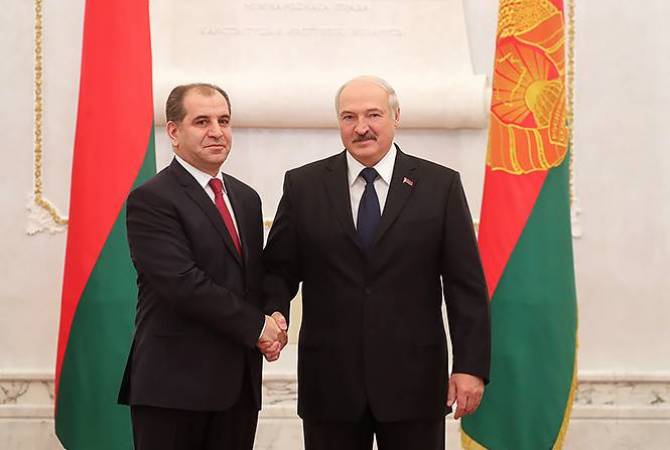 Посол Армении вручил верительные грамоты президенту Республики Беларусь