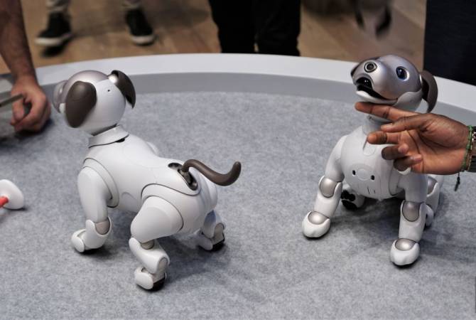 Sony намерена наделить новыми функциями слежения своего электронного робота-
собачку