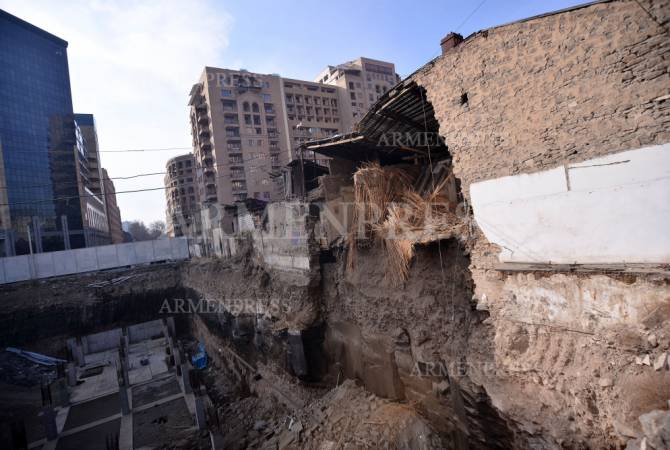 Հայաստանի փոքրիկ երգիչների շենքի փլուզված պատը վերականգնելու համար 
կառուցապատողը կտրամադրի 14 մլն դրամ