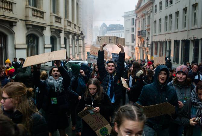 Les élèves et étudiants belges marchent pour le climat à Bruxelles
 
