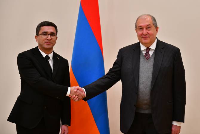 Le nouvel Ambassadeur du Turkménistan en Arménie, Mohammetgeldi Ayazov, a présenté ses 
lettres de créance au Président
