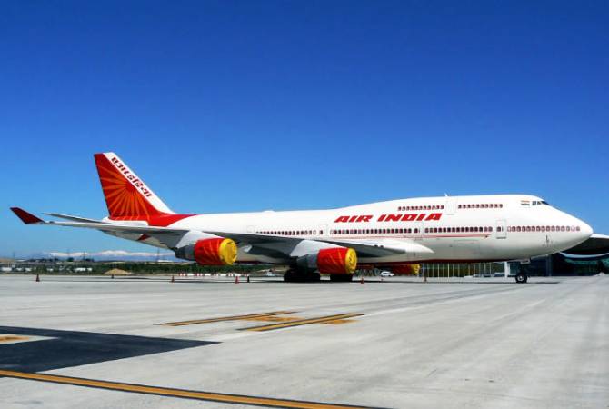 Самолет Air India совершил экстренную посадку в Астане из-за проблем с пассажиркой