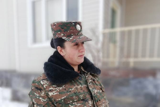Galina Karapetian, lieutenante des forces de défense anti-aérienne,  brise les stéréotypes sur les 
femmes