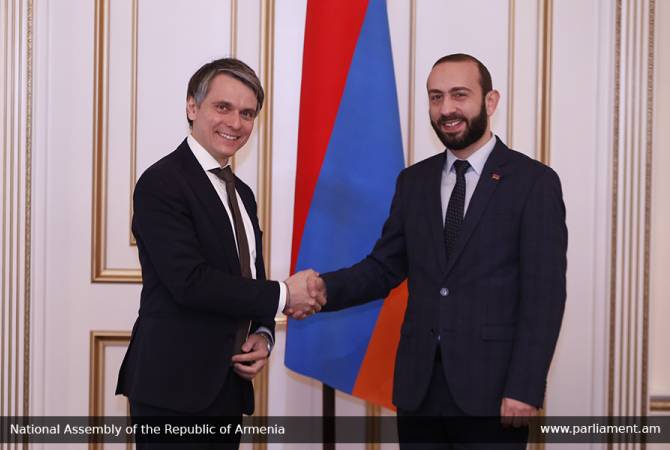 رئيس البرلمان آرارات ميرزويان يستقبل الممثل الدائم لبرنامج الأمم المتحدة الإنمائي بأرمينيا دميتري 
مارياسين