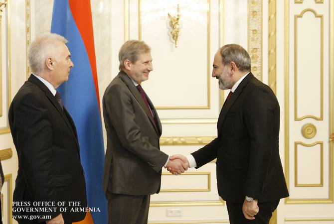 Pashinyan highlights EU assistance to democratic reforms in Armenia in a meeting with 
Johannes Hahn