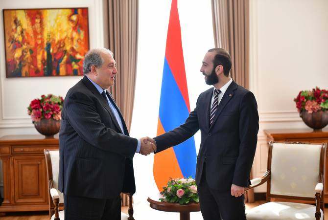 Discussions sur les tâches du nouveau Parlement entre le Président arménien et le Président de 
l'Assemblée nationale