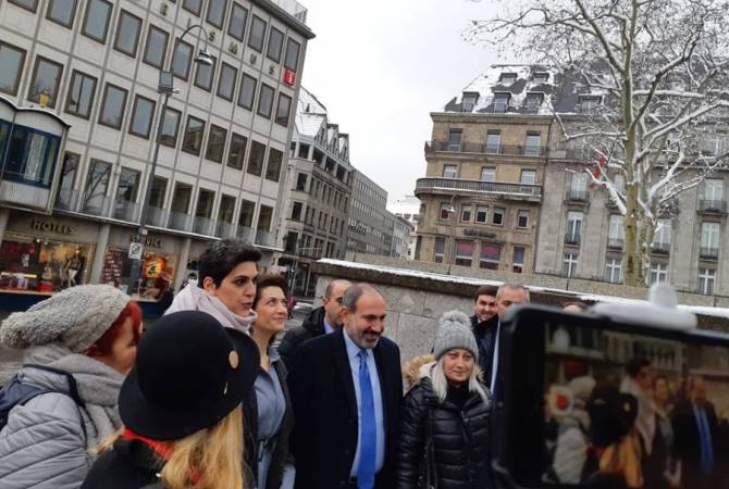 Armenians meet Nikol Pashinyan with applause in Cologne