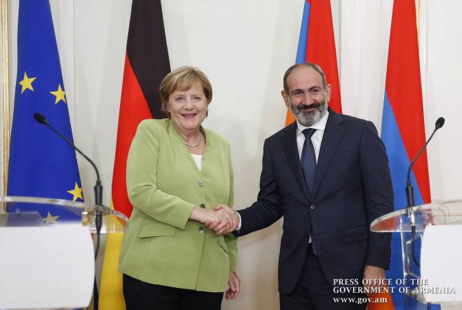 رئيس وزراء أرمينيا نيكول باشينيان يُستقبل من المستشارة الألمانية أنجيلا ميركل بمراسم رسمية في 
برلين 
