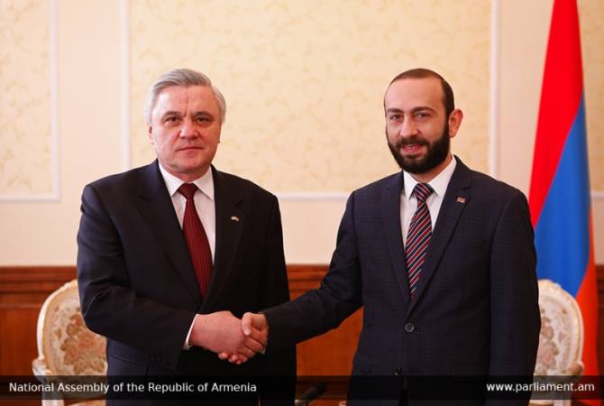 Спикер НС Армении и посол Украины обсудили вопросы совместной повестки армяно-
украинских отношений