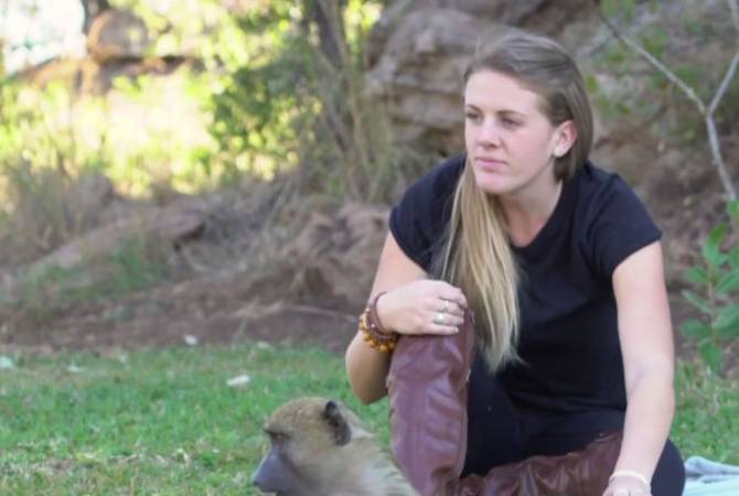 Эколог стала мамой десяткам осиротевших павианов, обезьян и приматов
