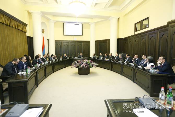 Pashinyan considers unification of university, scientific and research activities conceptual basis 
for solving problems in science