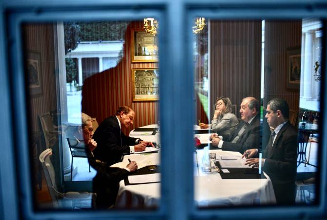 رئيس الجمهورية أرمين سركيسيان يجتمع مع إدارة شركة داسو سيستيم في باريس ودراسة الإمكانات 
الكبيرة للشراكة المتبادلة في العديد من القطاعات