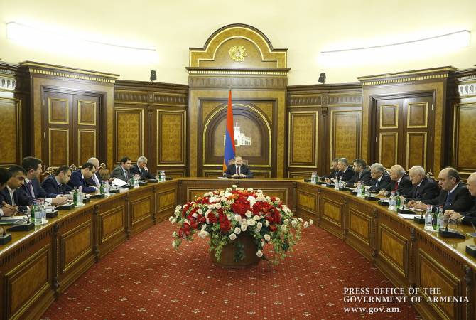 لدينا خطط جادة في مجال البناء والطرق- رئيس وزراء أرمينيا نيكول باشينيان يعقد مشاورات مع شركات 
البناء الأرمينية بمشاركة ممثلين من الحكومة-