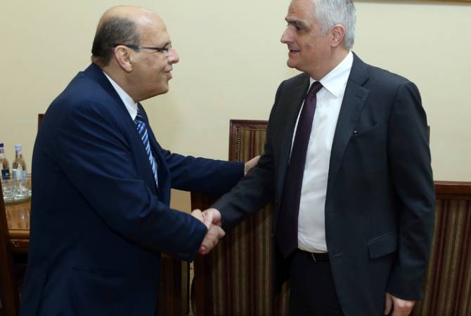 Armenian deputy PM holds meeting with new Ambassador of Egypt